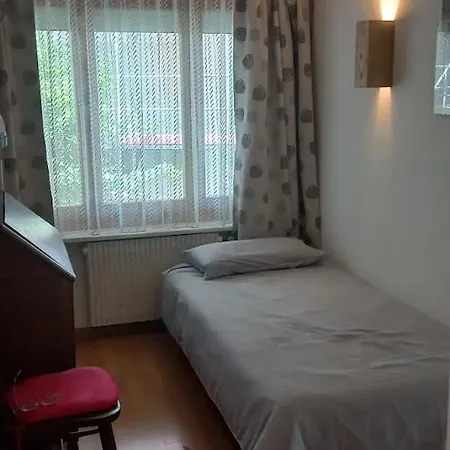 24 Etrier Pool & Кран-Монтана